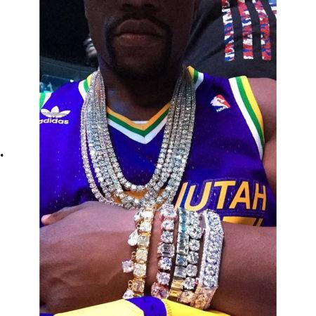 梅威瑟炫富照片,奢华生活背后的惊人财富